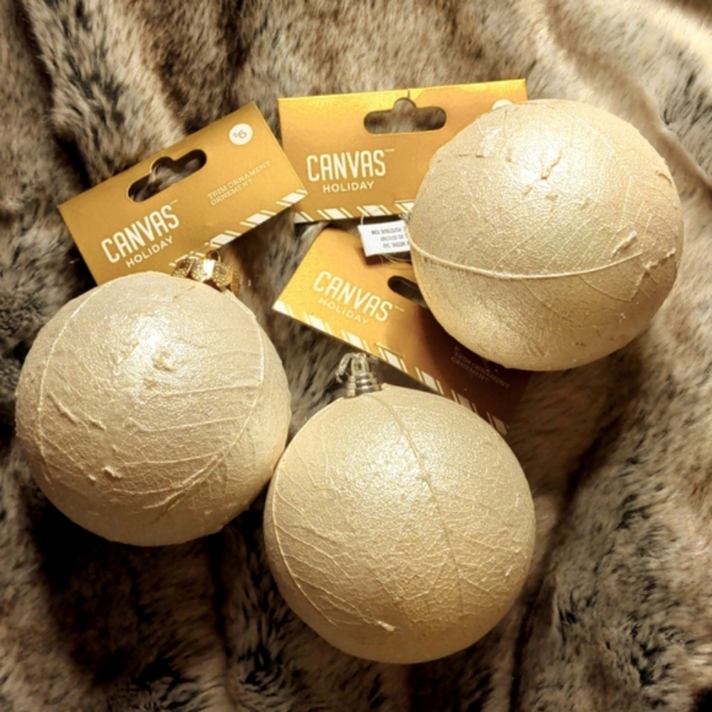 🎄 3 Lg. Champagne Colour Xmas Ball Ornaments